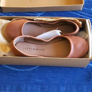 Flat LK slip on shoe